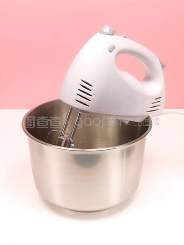 電動(dòng)手?jǐn)嚢铏C(jī) 廚房中的高效攪拌新利器